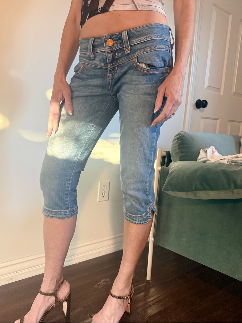 Vintage Y2K Guess capri jeans